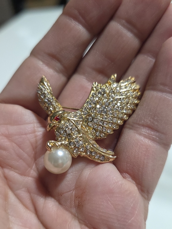 Vintage Jewelry - Vintage Gold Eagle Brooch with Clear Crystals and Pearl